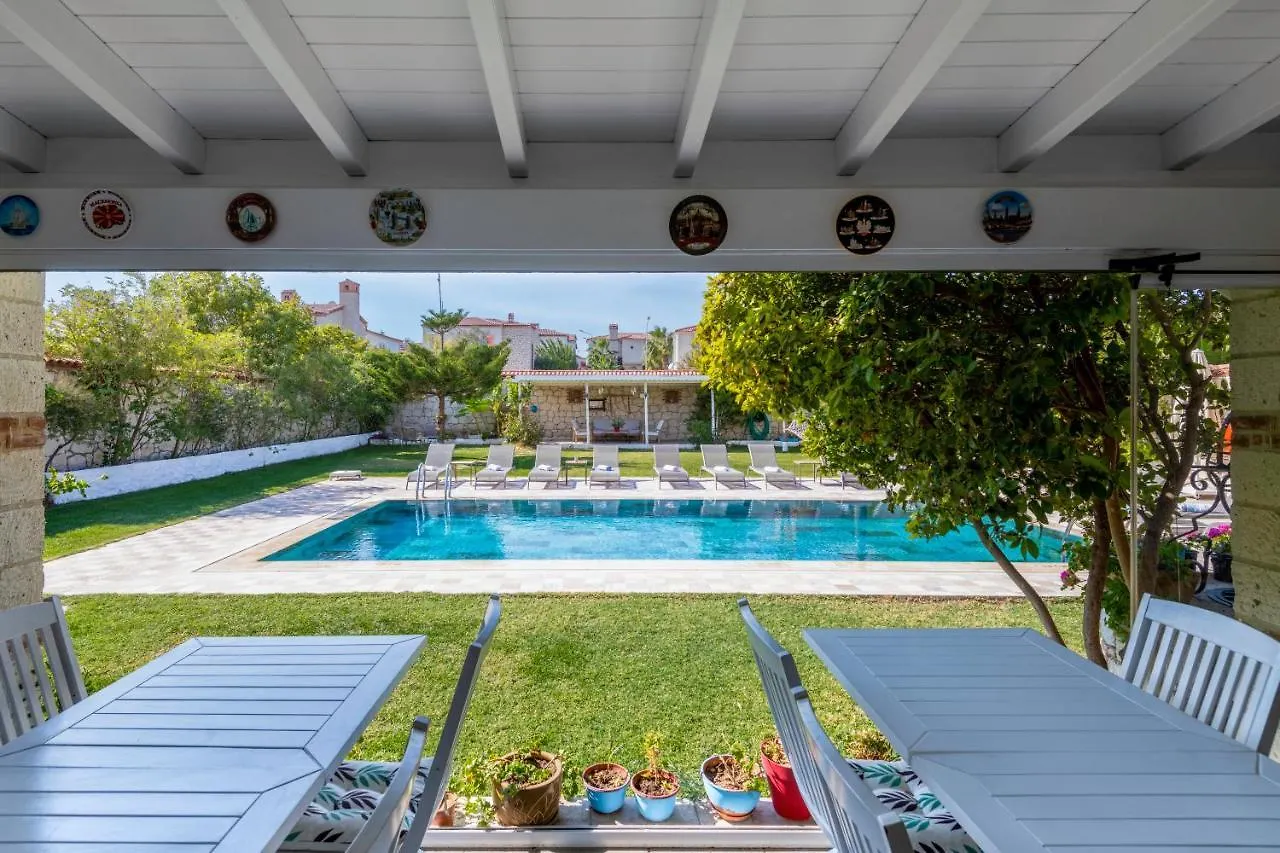 Alacati Koclu Konagi Hotel בית הארחה